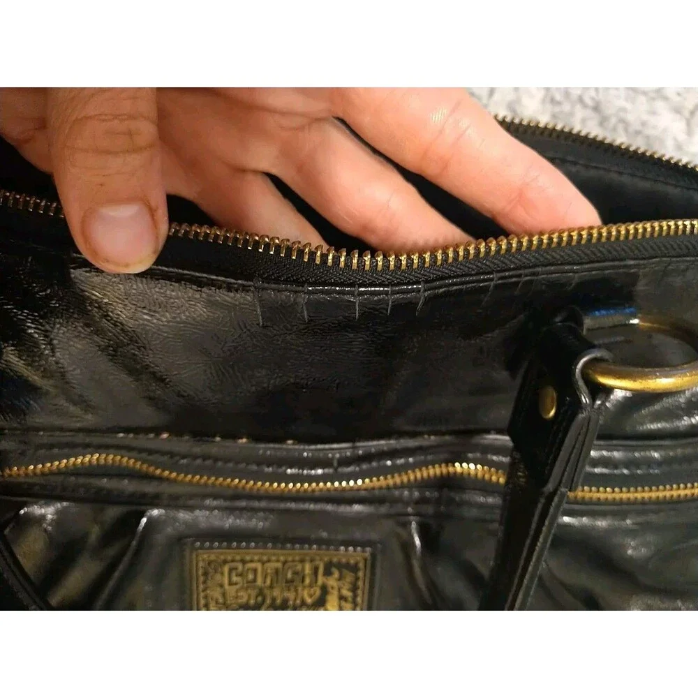 Coach Poppy Daisy Y2K Vintage Liquid Black Patent Leather Shoulder Bag Purse